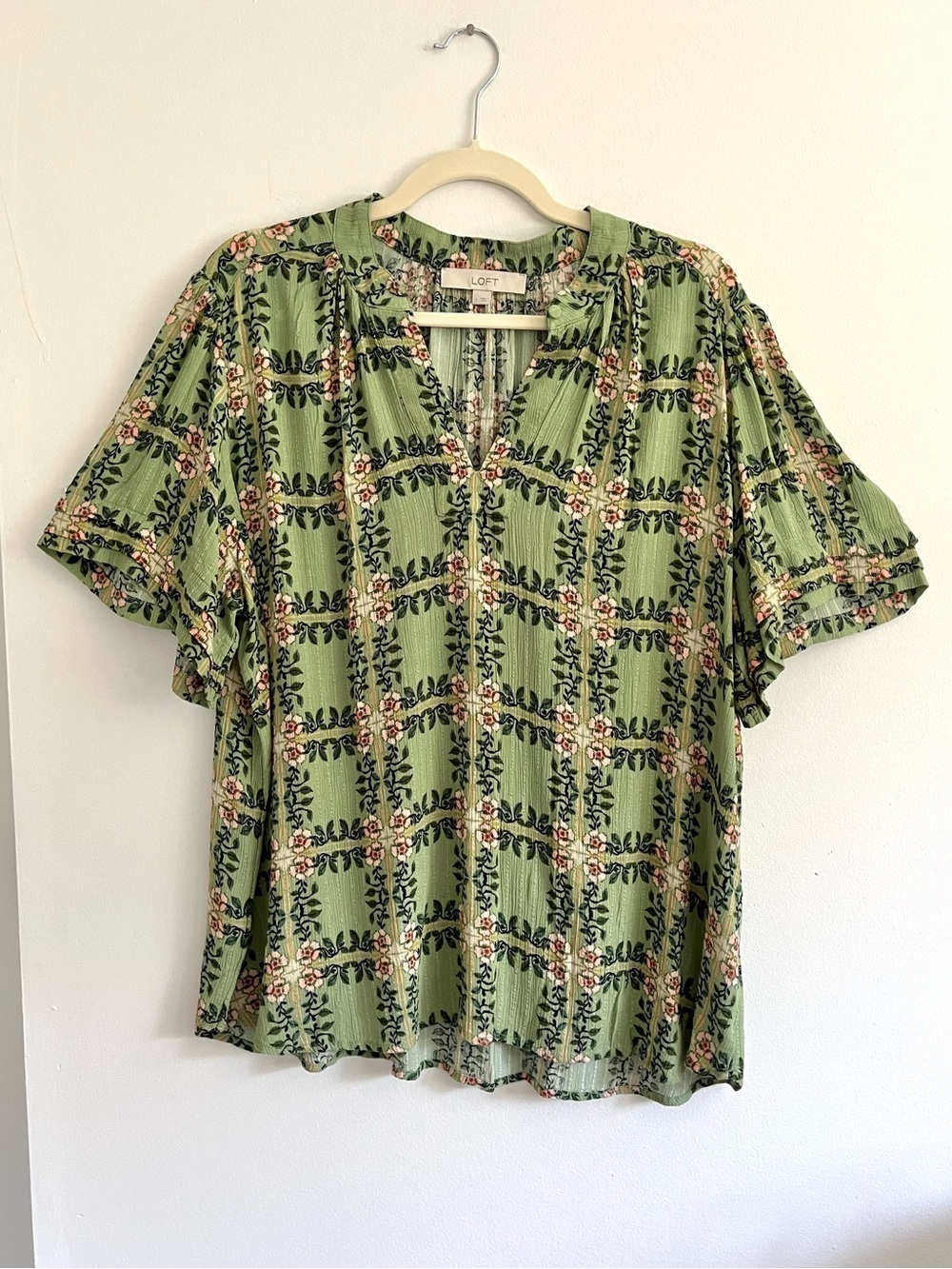 LOFT Grass Green Floral Print Split-Neck Flutter Sleeve Feminine Boho Blouse
